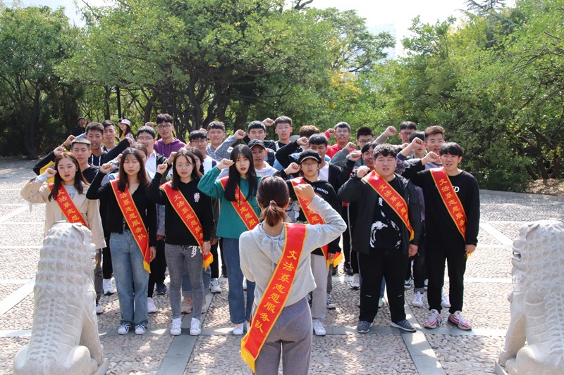 中文与法律系开展烟台山系列志愿服务活动(2).JPG